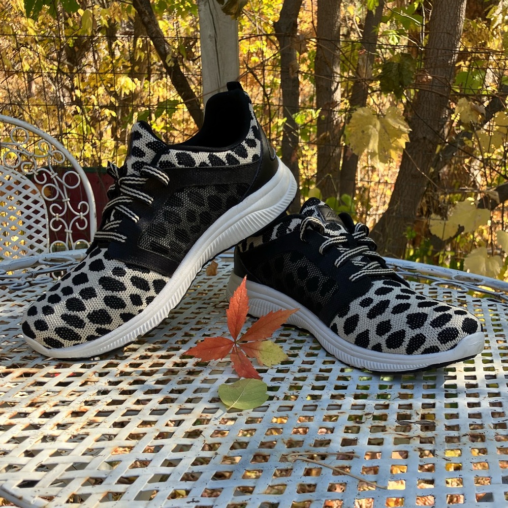 FUN! Avia spotted sneakers, women’s 8.5